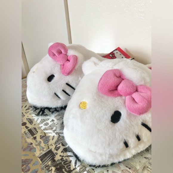 Hello Kitty with Pink Bow Plush Slippers NWT - Picture 5 of 6